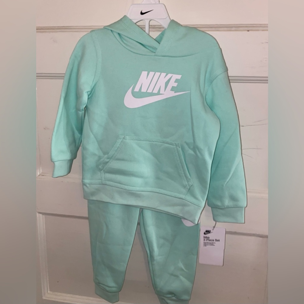 Nike kids 2 piece set